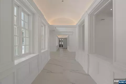 Entry Way - 67 Robin Ln, Alpine, NJ 07620 photo 4 of 9