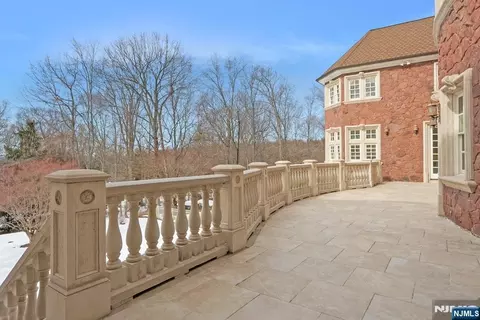 Exterior - 67 Robin Ln, Alpine, NJ 07620 photo 4 of 5