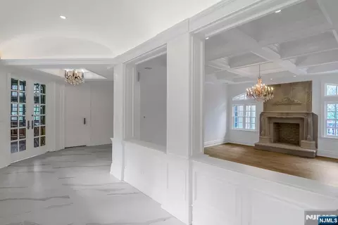 Entry Way - 67 Robin Ln, Alpine, NJ 07620 photo 8 of 9