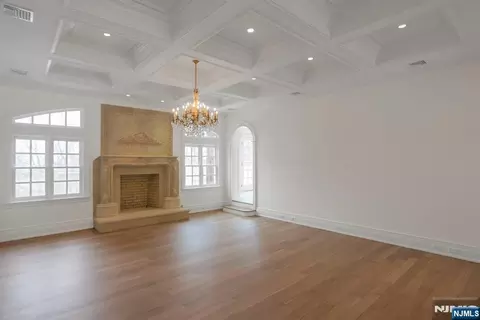 Living - 67 Robin Ln, Alpine, NJ 07620 photo 6 of 7