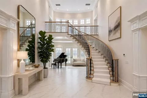 Entry Way - 67 Robin Ln, Alpine, NJ 07620 photo 1 of 9