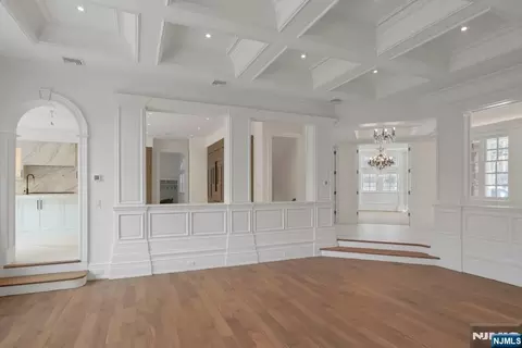 Living - 67 Robin Ln, Alpine, NJ 07620 photo 3 of 7