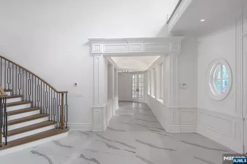 Entry Way - 67 Robin Ln, Alpine, NJ 07620 photo 3 of 9