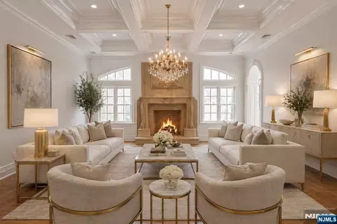 Living - 67 Robin Ln, Alpine, NJ 07620 photo 4 of 7