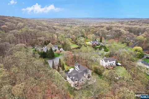 12 Butternut Ter, Kinnelon, NJ 07405