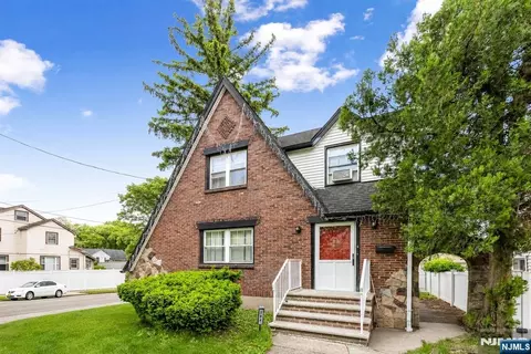 384 Woods Rd, Teaneck, NJ 07666