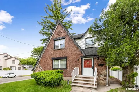 384 Woods Rd, Teaneck, NJ 07666