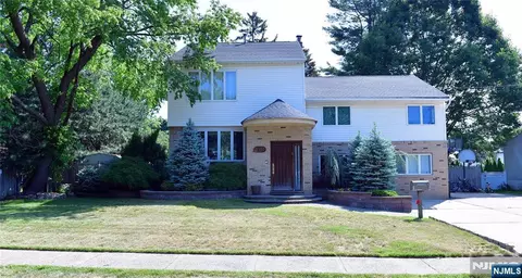 3-07 Dorothy St, Fair Lawn, NJ 07410