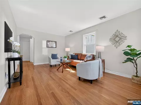 Living - 832 Summit Ave, Hackensack, NJ 07601 photo 3 of 5
