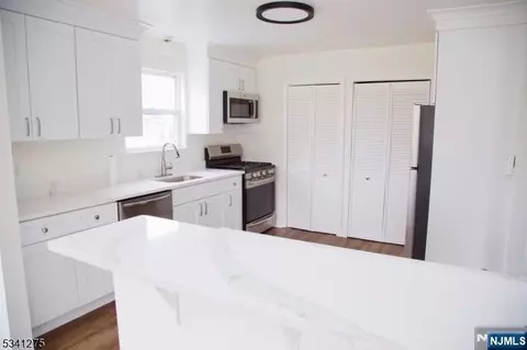 26 Millie Ln #1102, East Hanover, NJ 07936