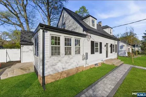 224 Godwin Ave, Wyckoff, NJ 07481