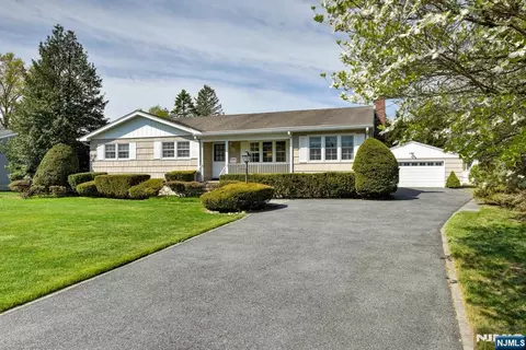 35 Payson Rd, Pequannock Township, NJ 07440
