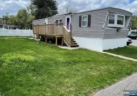 2 Ambassador Dr, Wayne, NJ 07470