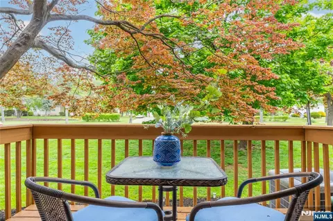1092 Robin Rd, Hillsborough, NJ 08844