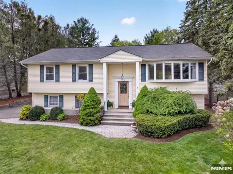 307 E Crescent Ave, Ramsey, NJ 07446