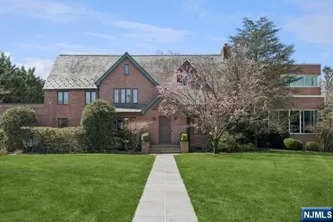 532 Winthrop Rd, Teaneck, NJ 07666