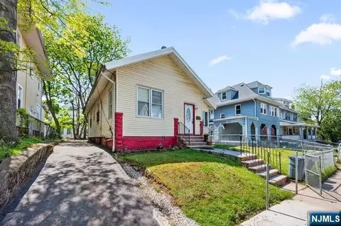 Exterior - 44 Scheerer Ave, Newark, NJ 07112 photo 2 of 10