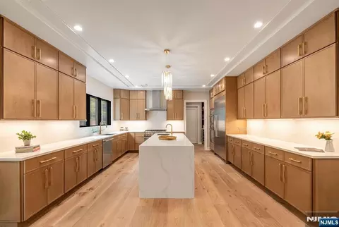 455 Sunset Ave, Haworth, NJ 07641