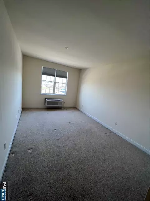 1100 River Rd #302, Edgewater, NJ 07020