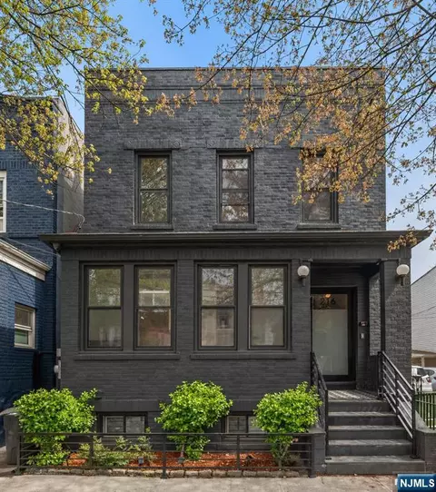 216 6th St, Fairview, NJ 07022