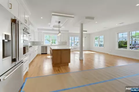 Entry Way - 30-32 Centre St, Nutley, NJ 07110 photo 2 of 4