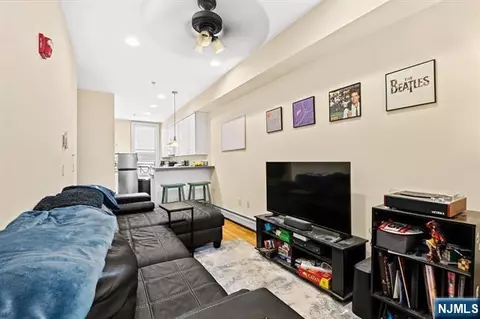 358 3rd St #3R, Hoboken, NJ 07030