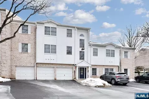 17 Colonial Village Dr, Hillsdale, NJ 07642