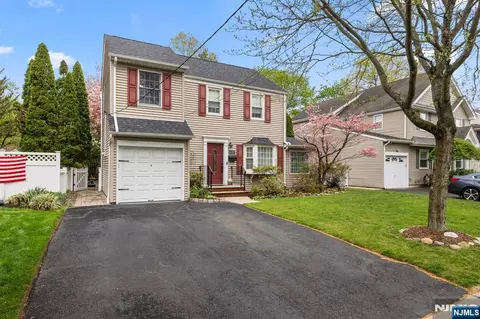 394 Burlington Rd, Paramus, NJ 07652