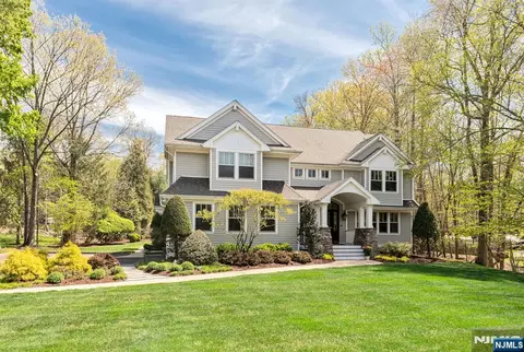 8 Mill Glen Ct, Saddle River, NJ 07458