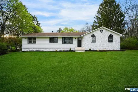 29 Ironia Rd, Flanders, NJ 07836