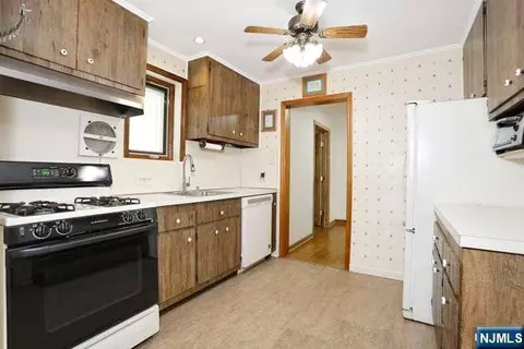 Kitchen - 405 Terhune Ave, Paramus, NJ 07652 photo 1 of 3