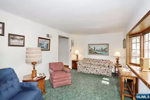 Living - 405 Terhune Ave, Paramus, NJ 07652 photo 1 of 2