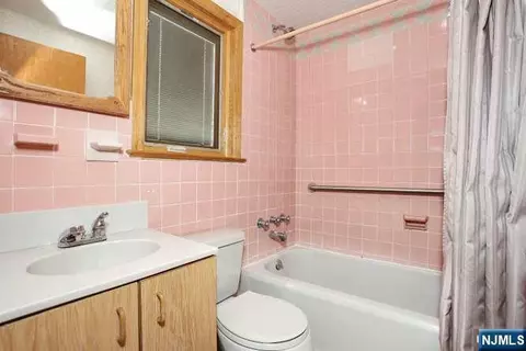 Bath - 405 Terhune Ave, Paramus, NJ 07652 photo 3 of 3
