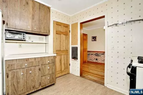 Kitchen - 405 Terhune Ave, Paramus, NJ 07652 photo 3 of 3