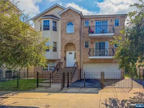 338 S 10th St, Newark, NJ 07103