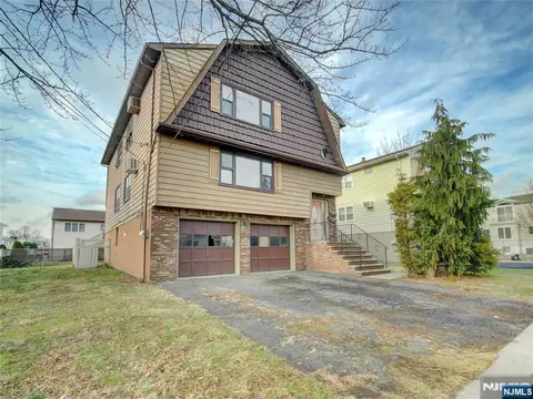 102 Gall Ct, Elmwood Park, NJ 07407