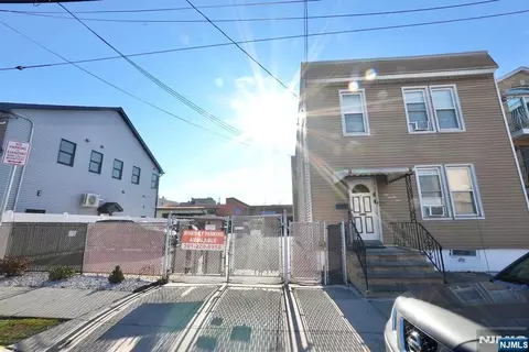 125-129 Malvern St, Newark, NJ 07105