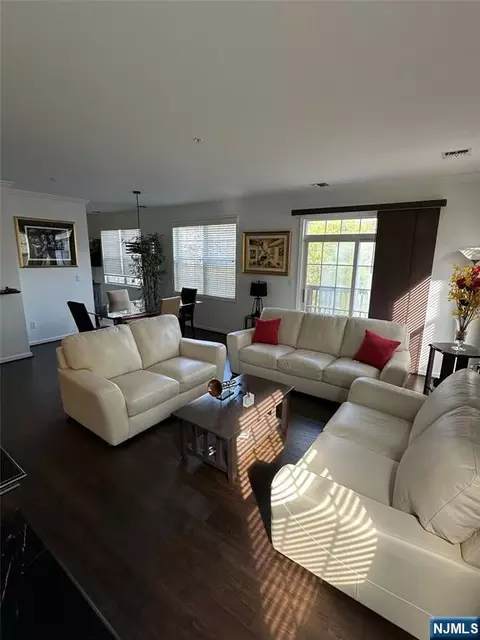 182 Brittany Ct #221, Clifton, NJ 07013
