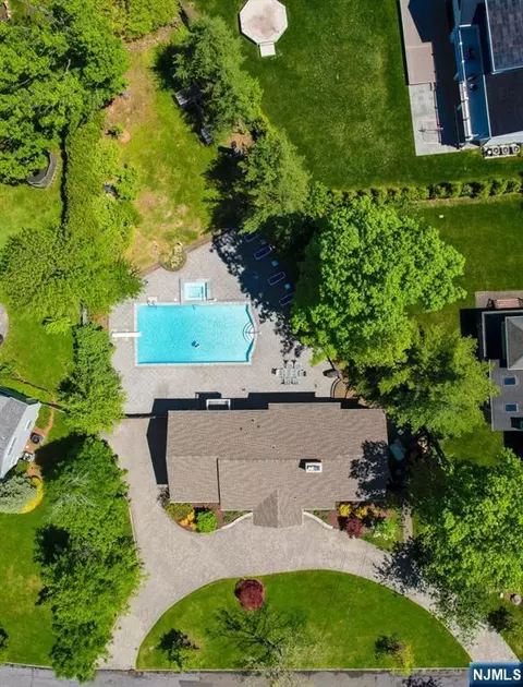36 Thackeray Dr, Short Hills, NJ 07078