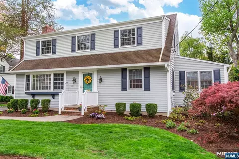 161 Cottage Rd, Wyckoff, NJ 07481