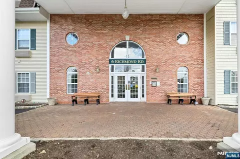6412 Richmond Rd #412, West Milford, NJ 07480