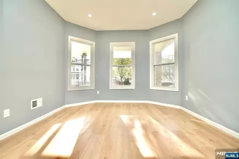 678 Highland Ave, Newark, NJ 07104