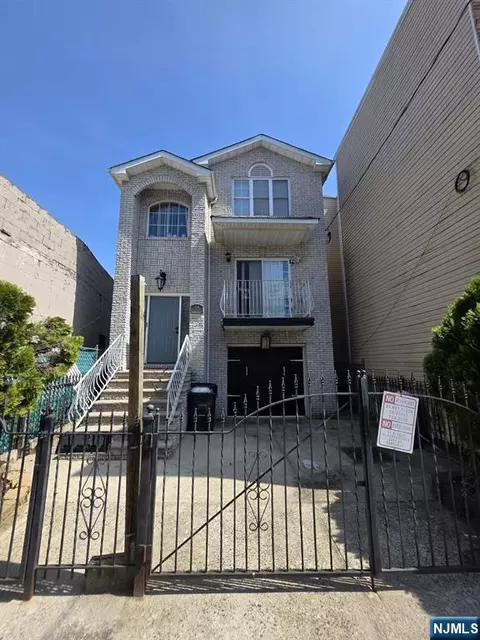 135 Highland Ave, Newark, NJ 07104