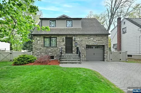 12 Morningside Ave, Cresskill, NJ 07626