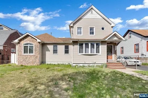 245 Kingsland Ave, Lyndhurst, NJ 07071