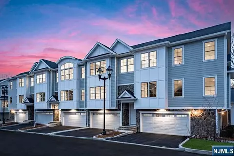 110 Mason Ct #2G, Haworth, NJ 07641