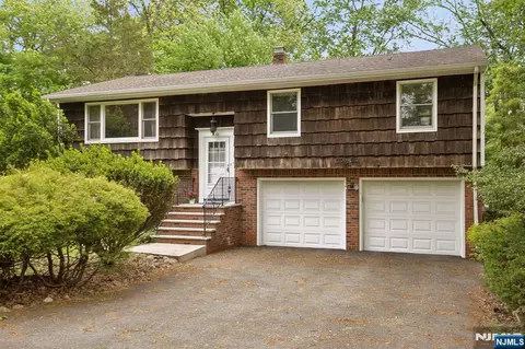 32 Addison Pl, Ramsey, NJ 07446