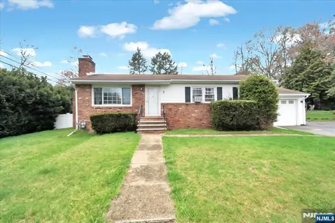 1 Sanders Ct, West Milford, NJ 07480