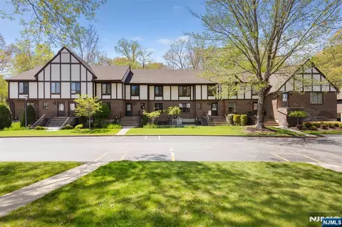 44 Holiday Ct, River Vale, NJ 07675