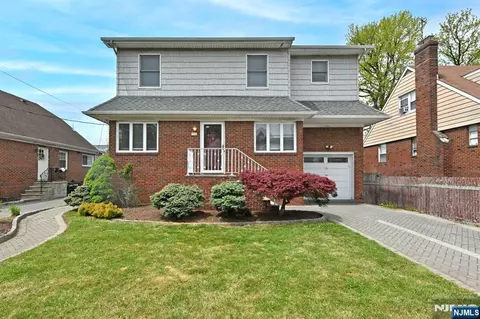 2147 Mackay Ave, Fort Lee, NJ 07024